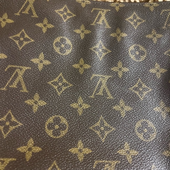 Authentic Louis Vuitton toiletry bag - Picture 6 of 13